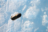 国際宇宙ステーション（ISS）から撮影されたエンデバー号（STS-108）