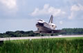 ディスカバリ号の着陸、パラシュートの展開（STS-105）