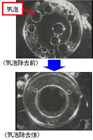 マランゴニ対流実験の液柱（シリコーンオイル）の気泡の混入（縦方向から撮影）（ｸA輅AXA/諏訪東京理科大学）