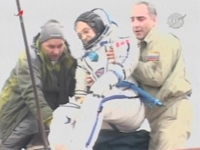 地上へ帰還した第21次長期滞在クルーのサースク宇宙飛行士（提供:NASA）