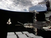 ISSから分離したディスカバリー号（出典：JAXA/NASA）