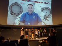 ISS長期滞在中最後となる交信イベントに参加する古川宇宙飛行士（佐賀県立宇宙科学館）（出典：JAXA））