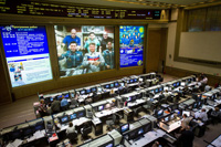 ISSに到着した第31次／第32次長期滞在クルーと交信を行うロシアのミッション管制センターの様子（出典：JAXA/NASA/Bill Ingalls）