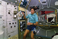 ふわっと'92（STS-47ミッション）時の毛利宇宙飛行士（出典：JAXA/NASA）