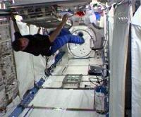船内実験室で作業を行うグレゴリー･シャミトフ宇宙飛行士（提供：NASA）